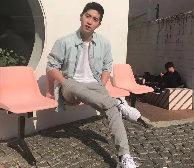 看点∣正装衬衫小哥哥，长得帅身材好，这才是你要的筋肉小奶狗! - 51虹马