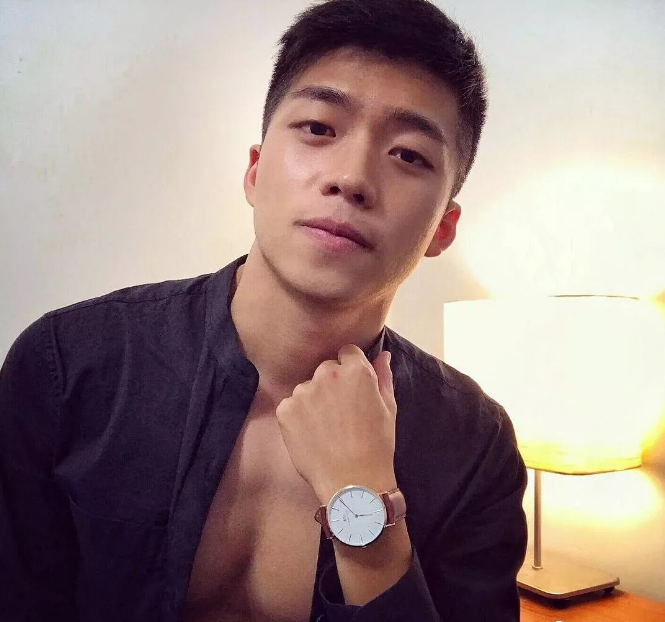 看点∣小鲜肉名媛入伍前脱了拍肌肉石更照，可口肌肉身材让你尖叫! - 51虹马