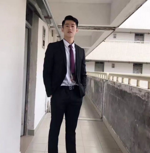 是多想红？公狗腰男挂空挡去健身还发沐浴照 - 51虹马