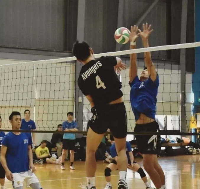 看点∣排球体育生浴照刷爆INS,筋肉腹肌小可爱竟然有男盆友了!! - 51虹马 看点∣排球体育生浴照刷爆INS,筋肉腹肌小可爱竟然有男盆友了!! - 51虹马