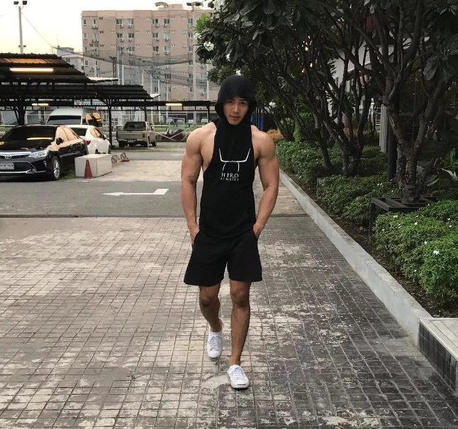 看点∣当童颜巨乳筋肉天菜脫掉衣服，腹毝旺盛荷尔蒙爆棚！ - 51虹马