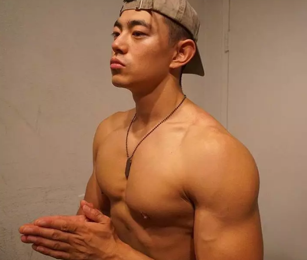 90后体育学院肌肉型男美国镀金，外籍教练又猛又狠 - 51虹马