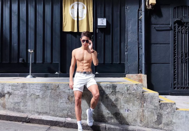 看点∣肌肉身材越来越棒的天菜男模，遭涩影师疯狂邀约… - 51虹马