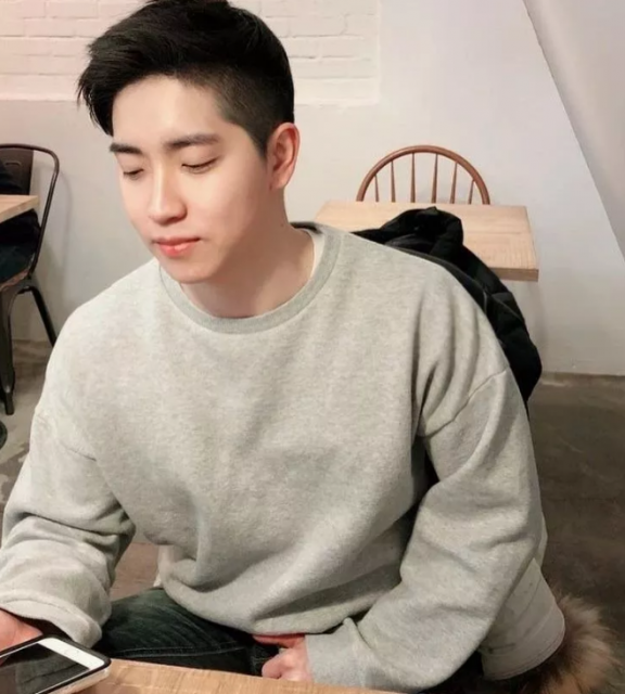 看点∣正装衬衫小哥哥，长得帅身材好，这才是你要的筋肉小奶狗! - 51虹马