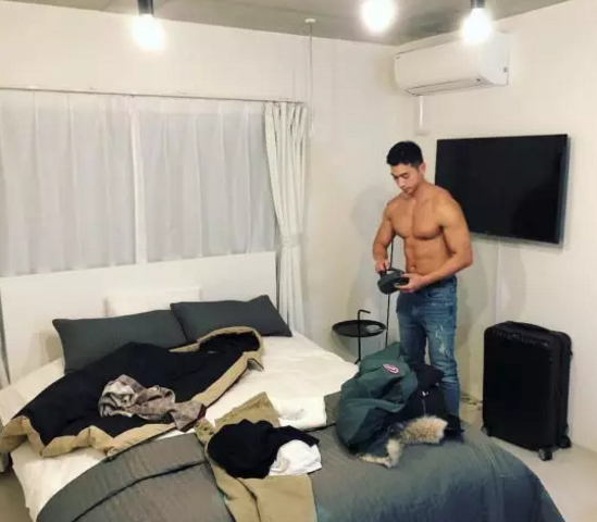 国产肌肉男洗澡视频流出？ - 51虹马