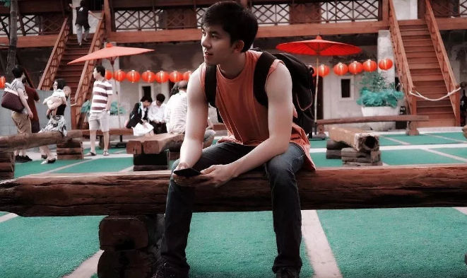 看点∣飞行员小哥哥正装制服下，竟隐藏了这么Sexxxxy的胸肌！ - 51虹马