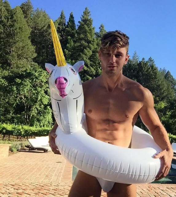 九寸男模被曝应召服务？真枪实弹摆在那不得不服。 - 51虹马