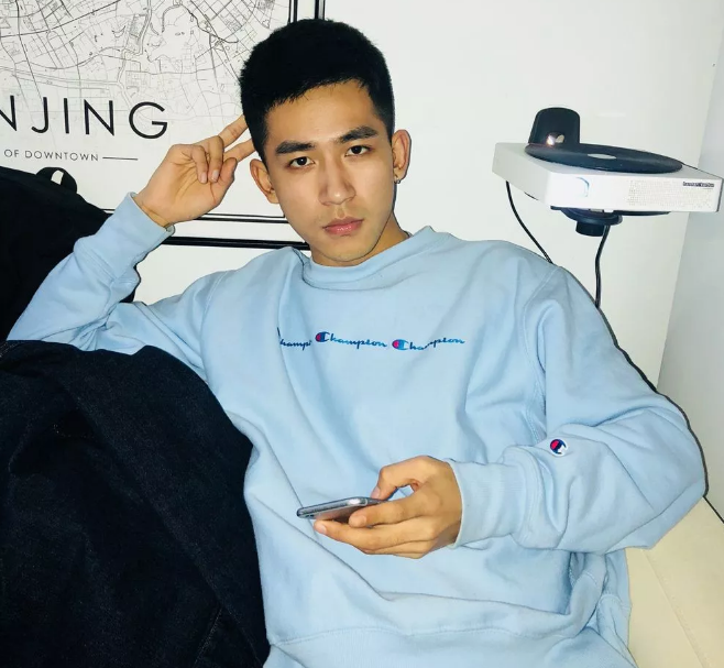 南京林业大学97年的极品校草！腿毛床照来了 - 51虹马