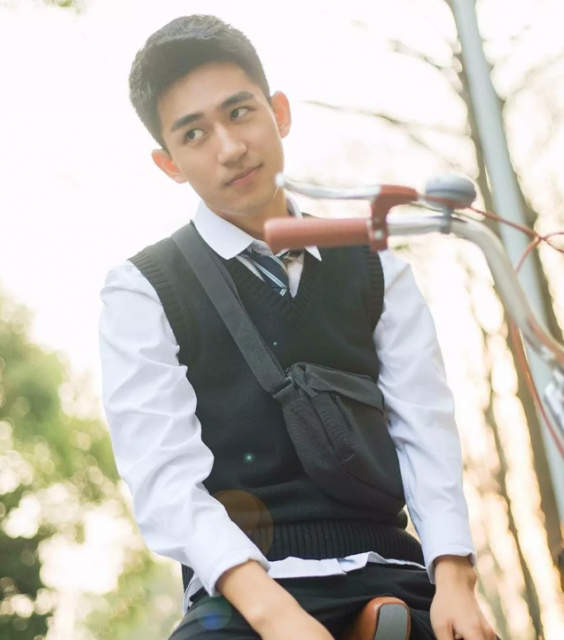 帅哥∣97年小奶狗鲜肉校草，像不像你下一任男盆友？－－吕根 - 51虹马