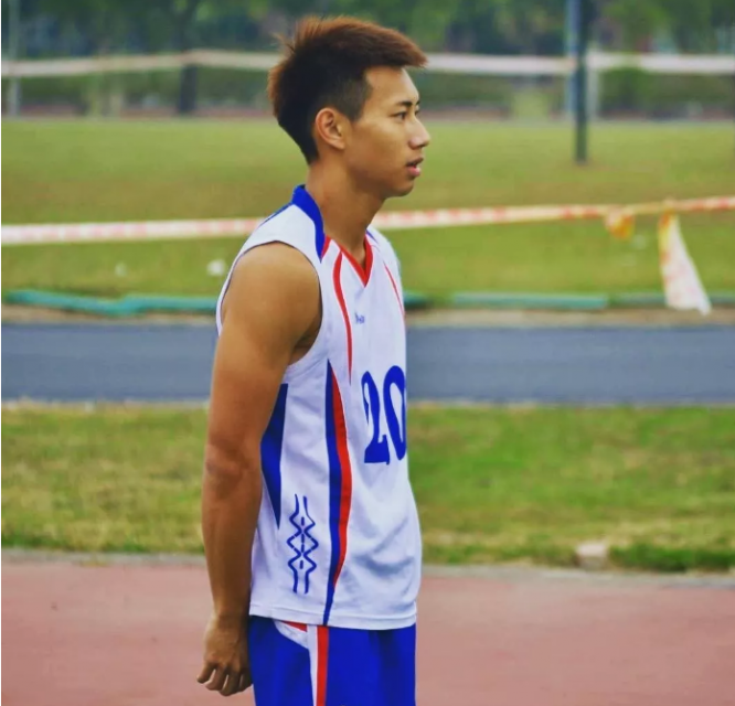 看点∣排球体育生浴照刷爆INS，筋肉腹肌小可爱竟然有男盆友了！！ - 51虹马