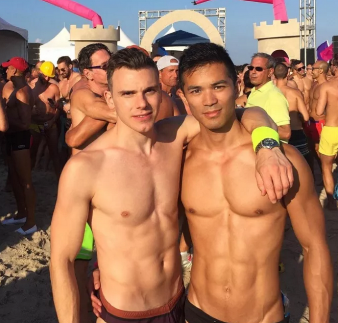 亚裔肌肉男床照疯传，性感腹肌可以舔一年！ - 51虹马