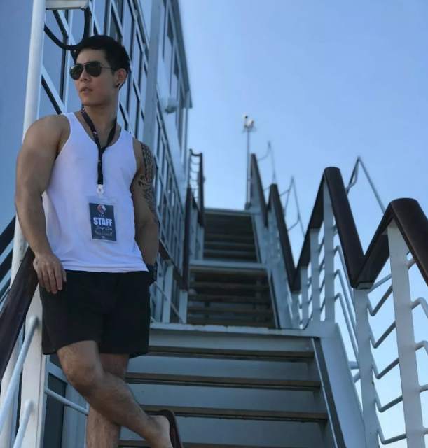 看点∣当童颜巨乳筋肉天菜脫掉衣服，腹毝旺盛荷尔蒙爆棚！ - 51虹马