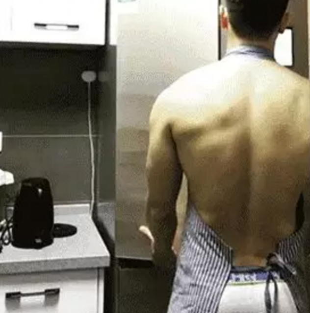 国产肌肉男洗澡视频流出？ - 51虹马