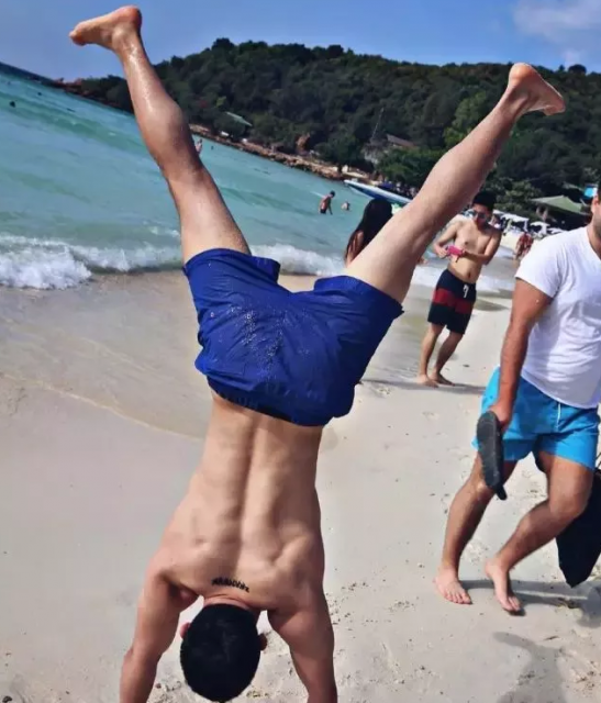 当红肌肉体育生私皂耻度惊人 鲜肉小攻也生猛 - 51虹马