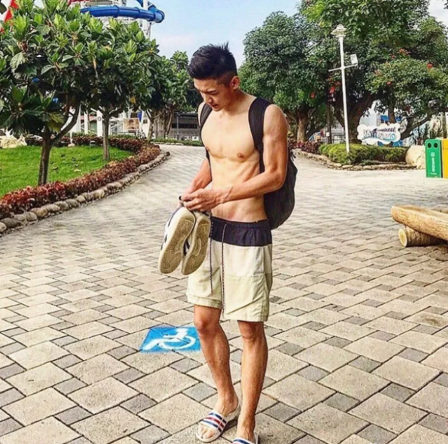 看点∣台大体育生校草人帅身材好，满屏荷尔蒙大长腿公狗腰吸睛又撩粉！ - 51虹马