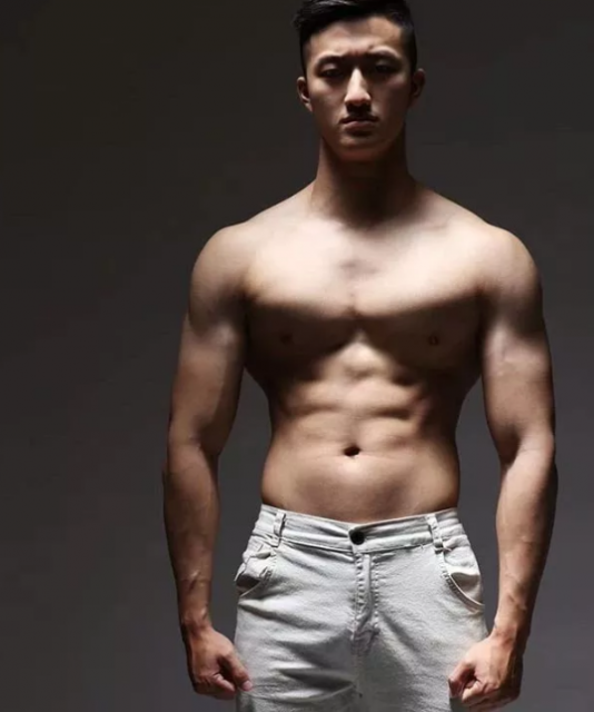 看点∣捕获一只体育生大大大鲜肉，186.C.M筋肉小哥哥！ - 51虹马