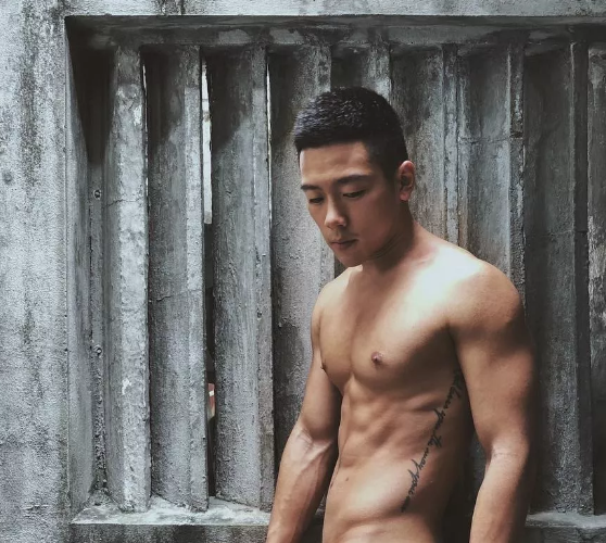 看点∣无数人想为他溺水的天菜肌肉救生员，又拍了一片禁欲系写真 - 51虹马