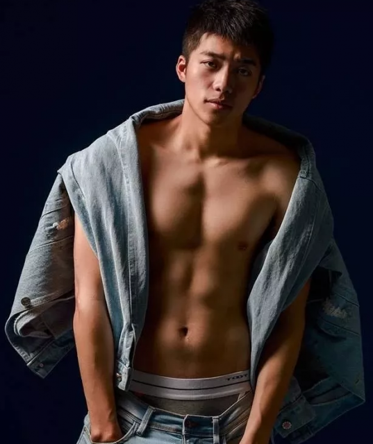 看点∣小鲜肉名媛入伍前脱了拍肌肉石更照,可口肌肉身材让你尖叫! - 51虹马 看点∣小鲜肉名媛入伍前脱了拍肌肉石更照,可口肌肉身材让你尖叫! - 51虹马