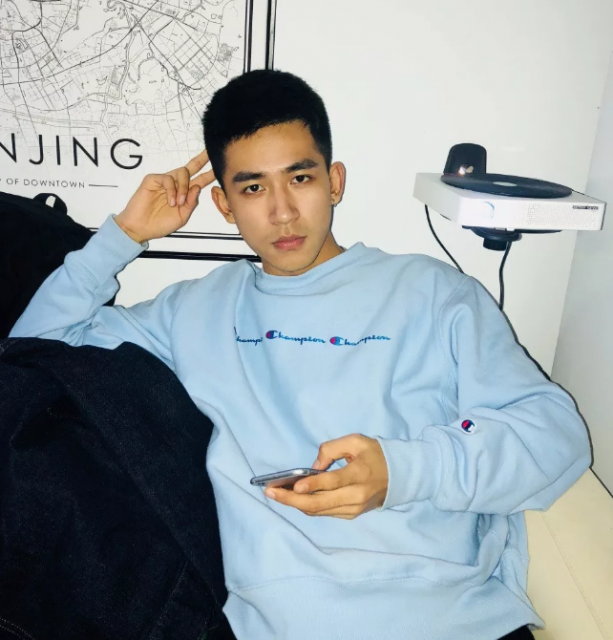 帅哥∣97年小奶狗鲜肉校草，像不像你下一任男盆友？－－吕根 - 51虹马