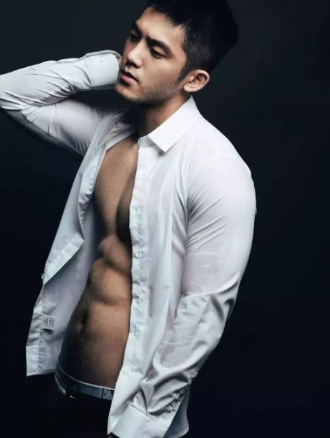 台湾鲜肉古铜色性感身材,诱人舔屏的小奶狗 - 51虹马 台湾鲜肉古铜色性感身材,诱人舔屏的小奶狗 - 51虹马