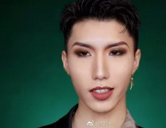 美妆博主Benny与男友分手，渣男说自己是直男，之前只是炒作，也是蛮心疼Benny了。 - 51虹马