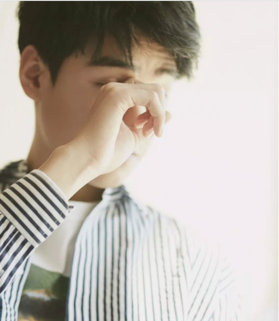 帅哥∣眉眼含笑的暖甜大男孩，你们小妖精男朋友太撩人了！－－龚俊 - 51虹马