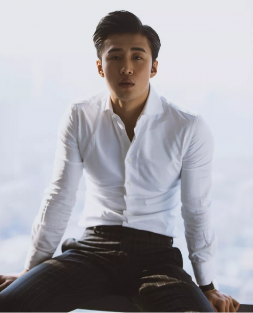 看点∣94年大鲜肉体育生，萌颜巨RU八块腹肌，纹身配肌肉实在太性感! - 51虹马