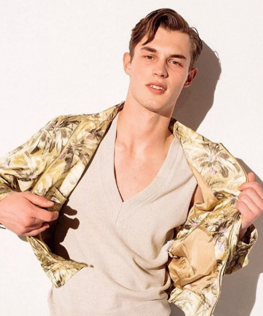 领男模风骚，教你春夏穿搭变潮男。 - 51虹马