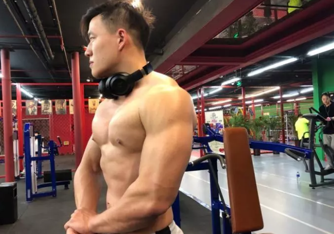 95后国家一级跆拳道运动员，大秀肌肉让人欲罢不能 - 51虹马