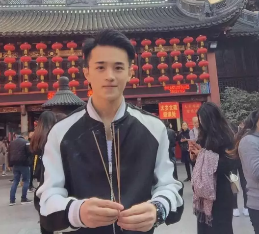 来自上海的抖音小王子，身材很有料 - 51虹马