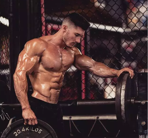 这位外国小哥不吃肉，却练得一身肌肉，原因竟是…… - 51虹马