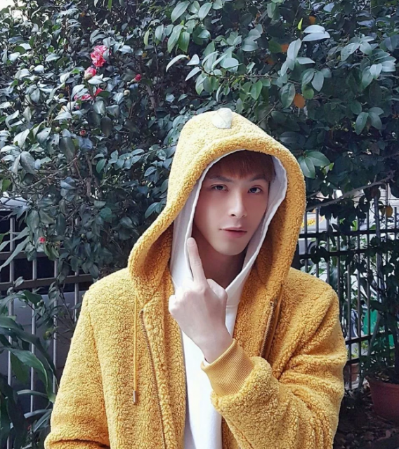 帅哥∣笑容干净的小奶狼甜炸少女心，这个小哥哥简直太撩了！－－连晨翔 - 51虹马