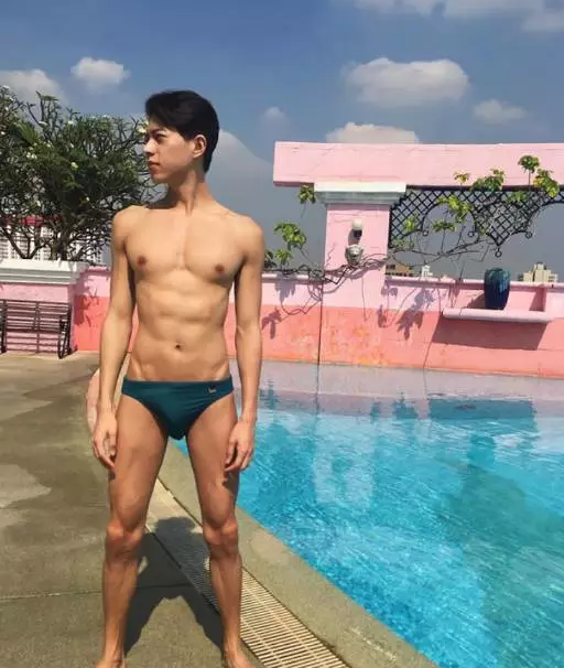 国产天菜模特遭摄影师疯狂邀约，湿身写真惊喜走光某裆真的非常大！ - 51虹马