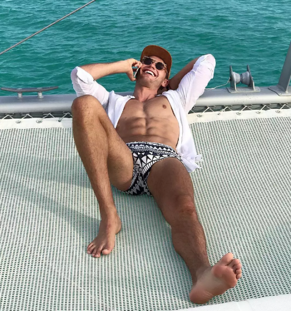 九寸男模被曝应召服务?真枪实弹摆在那不得不服。 - 51虹马 九寸男模被曝应召服务?真枪实弹摆在那不得不服。 - 51虹马