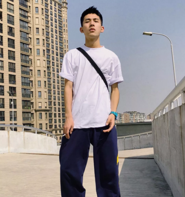 南京林业大学97年的极品校草！腿毛床照来了 - 51虹马