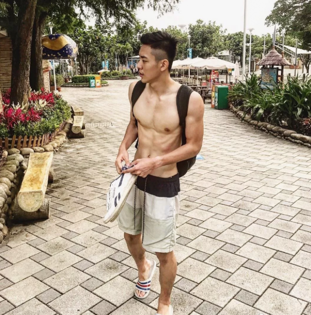 看点∣台大体育生校草人帅身材好，满屏荷尔蒙大长腿公狗腰吸睛又撩粉！ - 51虹马