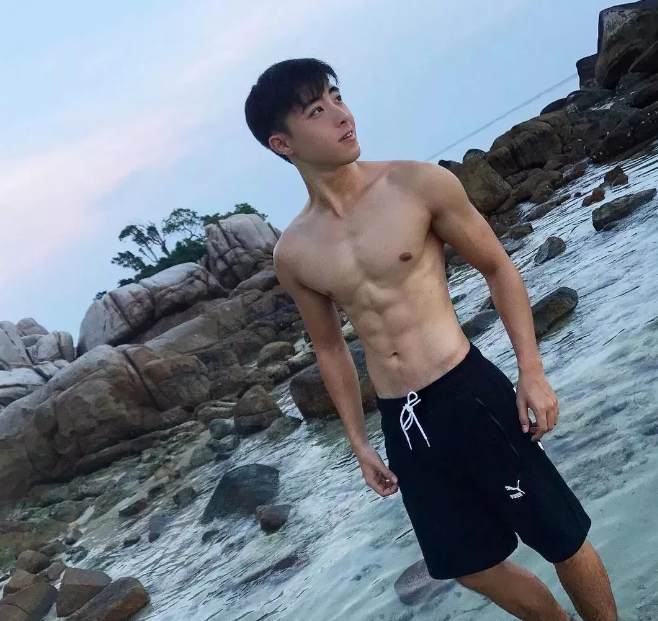 看点∣童颜腹肌“小奶狼”，好喜欢这样的原味帅气小鲜肉！ - 51虹马