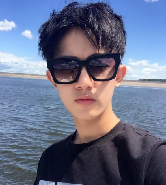 帅哥∣青春里谁还没个清爽干净的学长，为他的彪悍和暖心所迷恋！－－李明德 - 51虹马