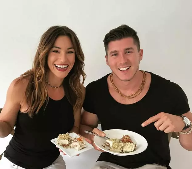 这位外国小哥不吃肉，却练得一身肌肉，原因竟是…… - 51虹马