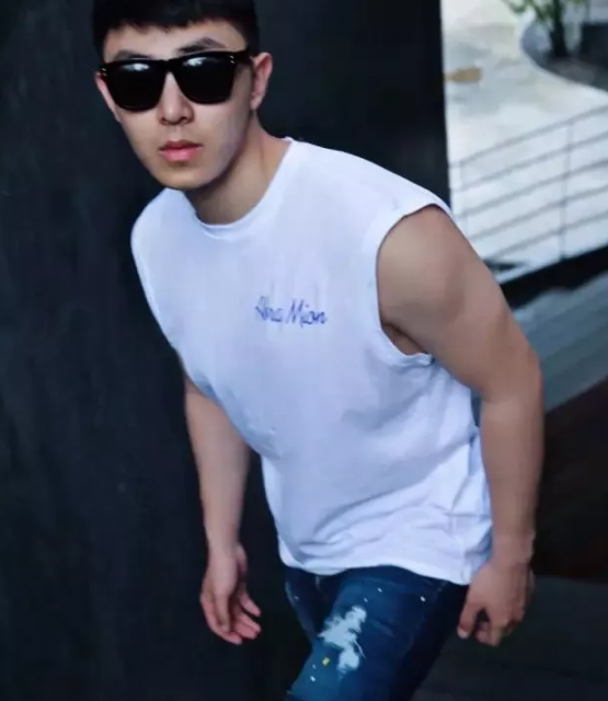 当红肌肉体育生私皂耻度惊人 鲜肉小攻也生猛 - 51虹马