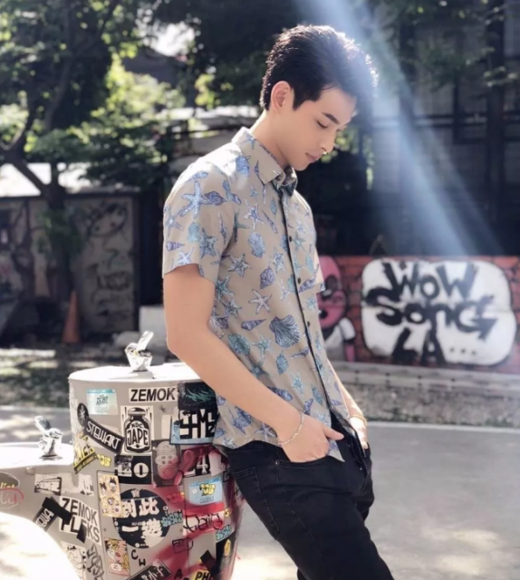 帅哥∣笑容干净的小奶狼甜炸少女心，这个小哥哥简直太撩了！－－连晨翔 - 51虹马