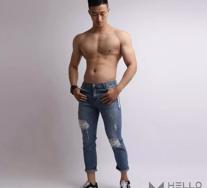 看点∣捕获一只体育生大大大鲜肉，186.C.M筋肉小哥哥！ - 51虹马