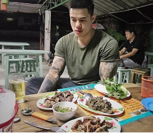 狼狗型筋肉健身教练兼模特 - 51虹马