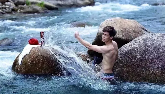 缅甸清水湿身少年 - 51虹马