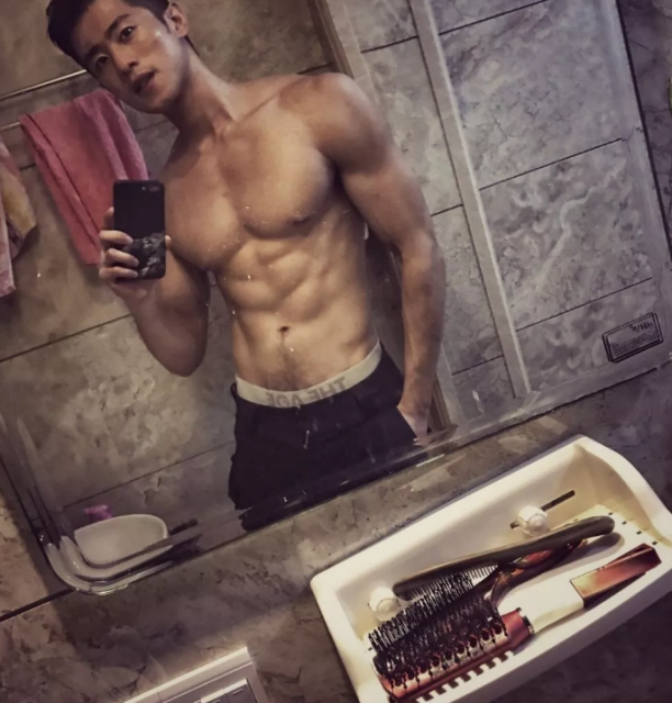 是多想红？公狗腰男挂空挡去健身还发沐浴照 - 51虹马