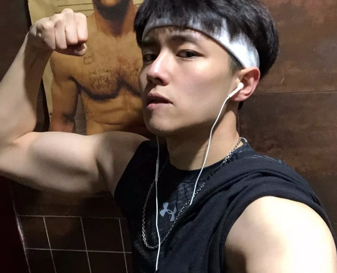 帅哥∣出门能奶，回家能狼，据说他是你们最想睡的小哥哥！－－翟子路 - 51虹马