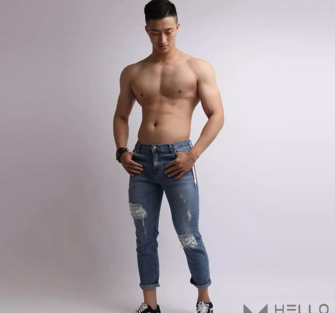 看点∣捕获一只体育生大大大鲜肉，186.C.M筋肉小哥哥！ - 51虹马