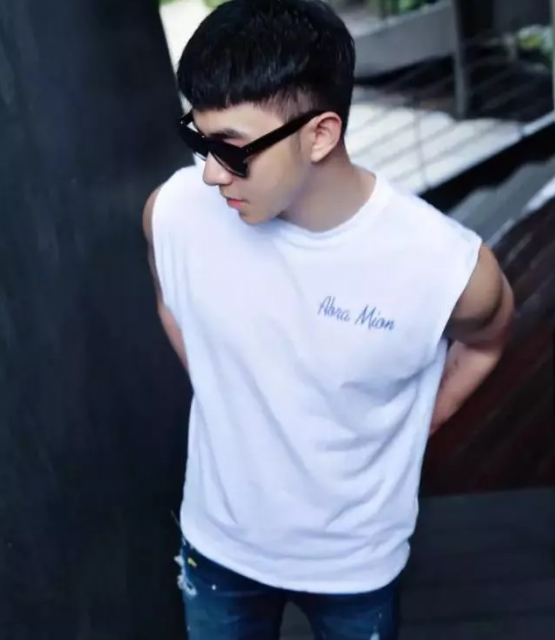 当红肌肉体育生私皂耻度惊人 鲜肉小攻也生猛 - 51虹马