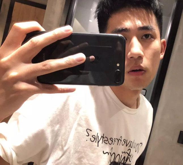 南京林业大学97年的极品校草！腿毛床照来了 - 51虹马