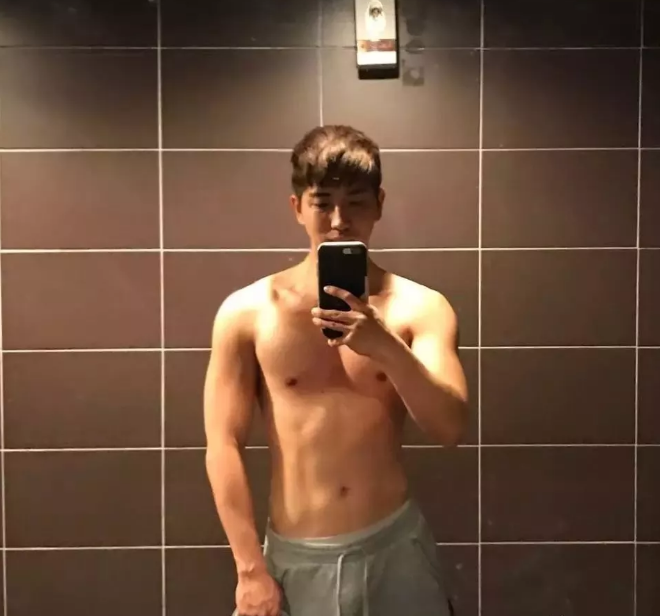 看点∣正装衬衫小哥哥,长得帅身材好,这才是你要的筋肉小奶狗! - 51虹马 看点∣正装衬衫小哥哥,长得帅身材好,这才是你要的筋肉小奶狗! - 51虹马